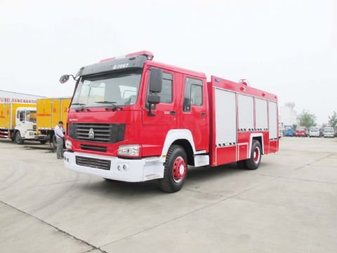 重汽8T水灌消防車(chē)